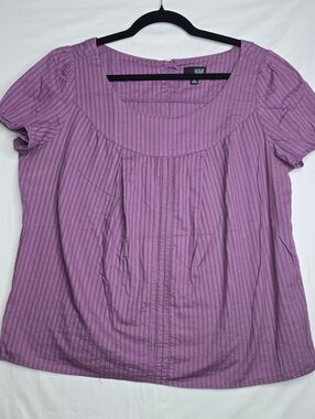 a.n.a. A New Approach Mauve Muted Purple Pleated Seersucker Scoop Neck